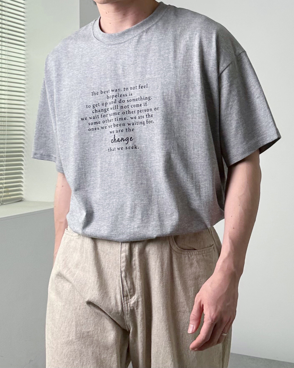 반팔 티셔츠 모델 착용 이미지-S1L53