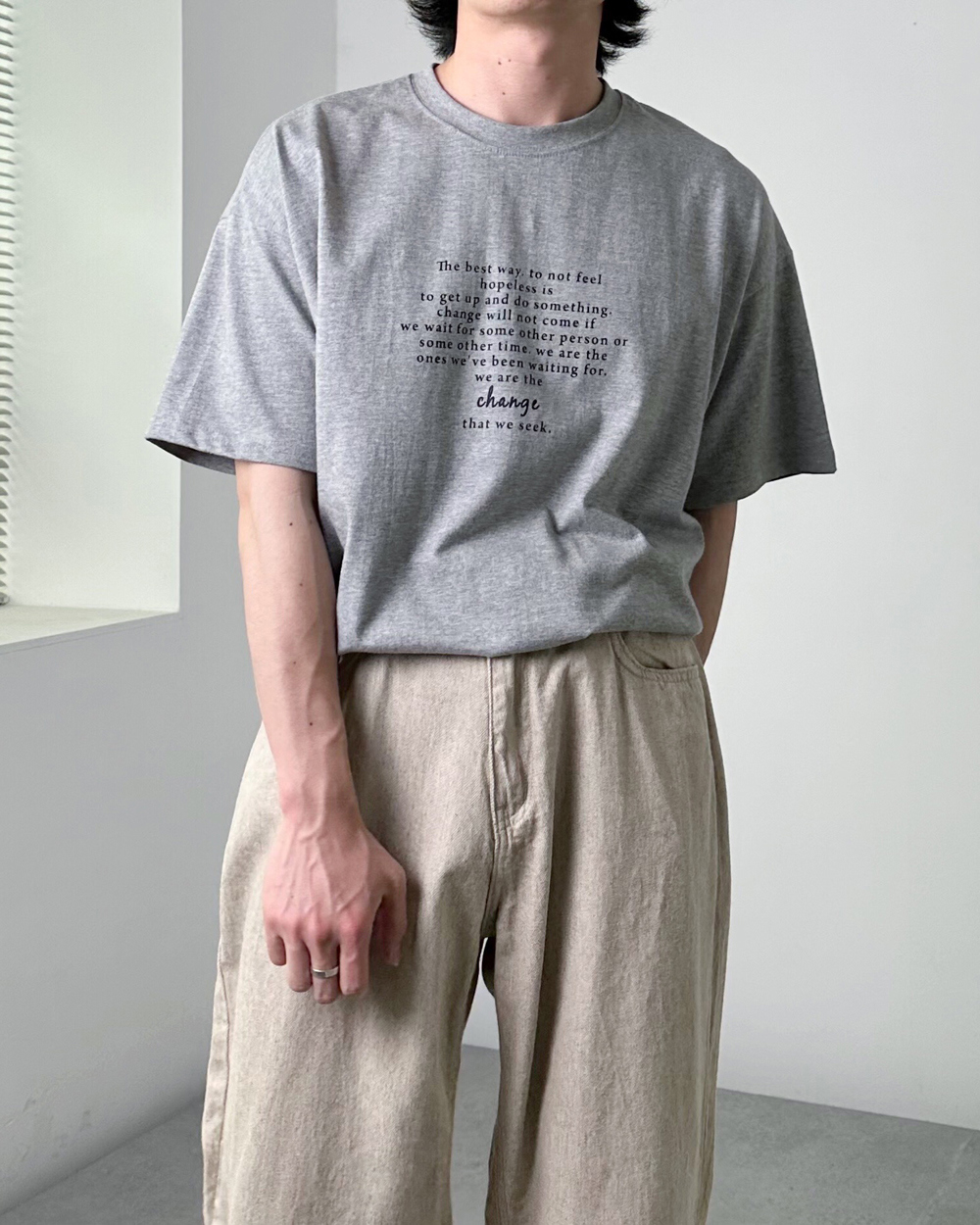 반팔 티셔츠 모델 착용 이미지-S1L46