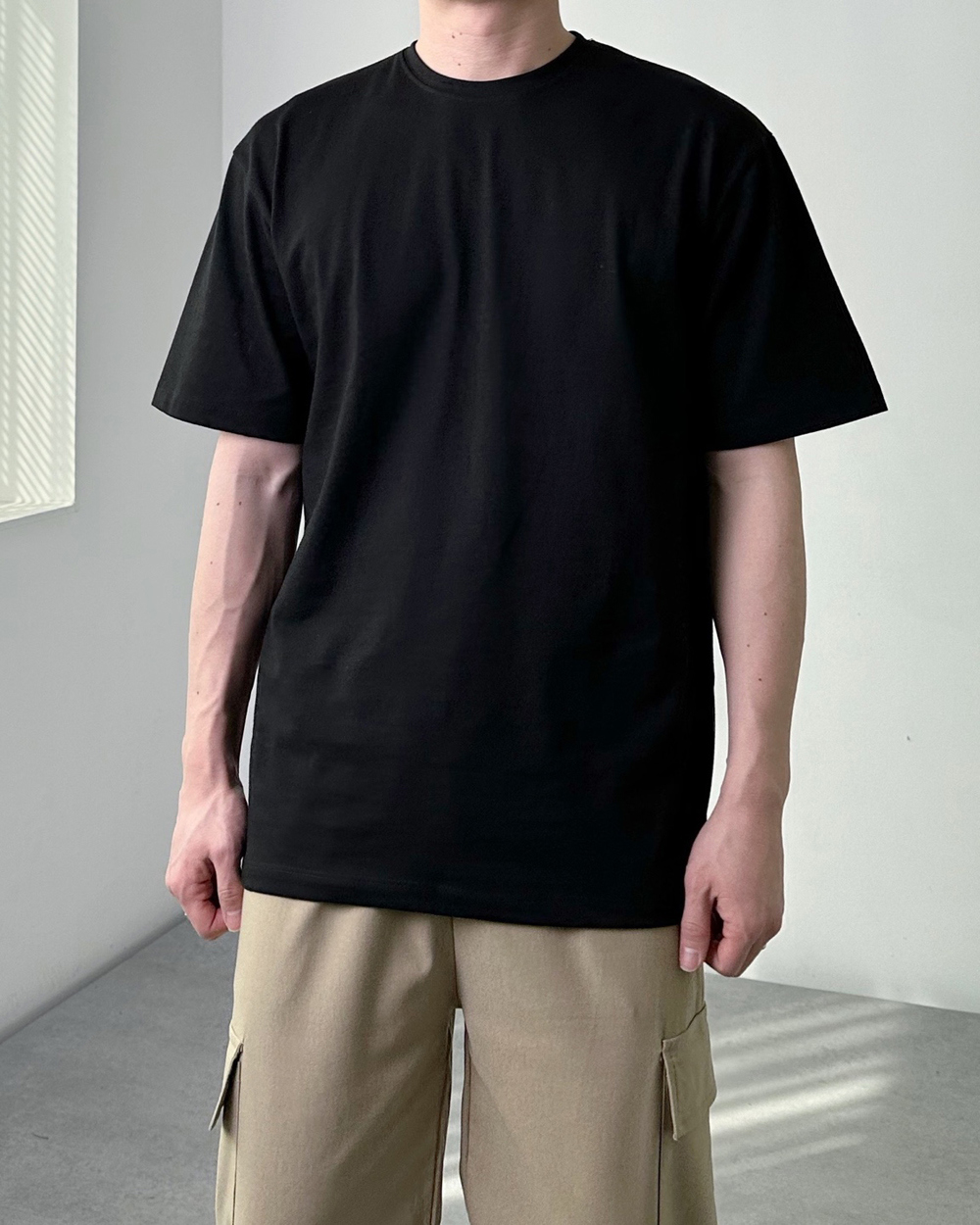 반팔 티셔츠 모델 착용 이미지-S9L18