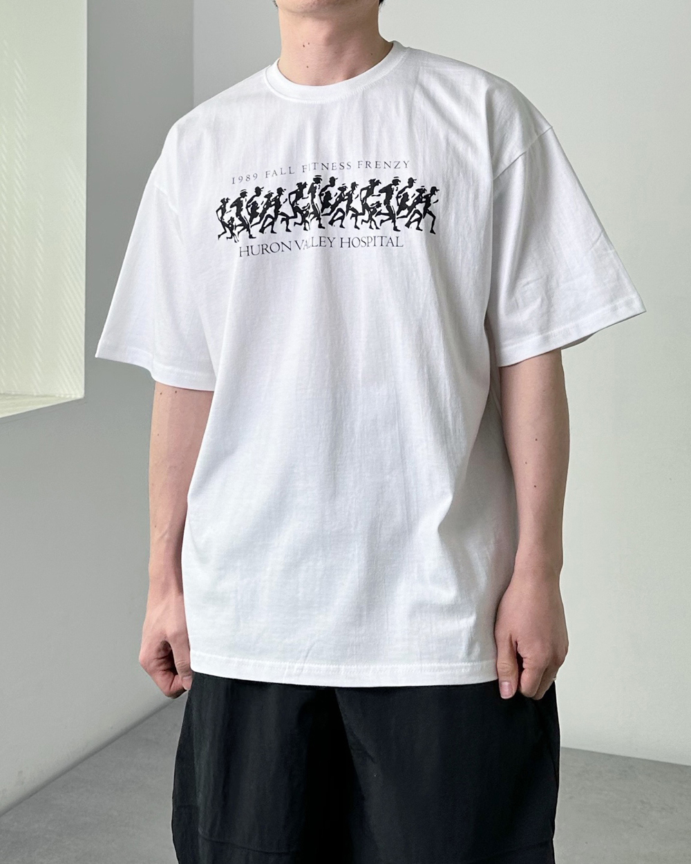 반팔 티셔츠 모델 착용 이미지-S12L16