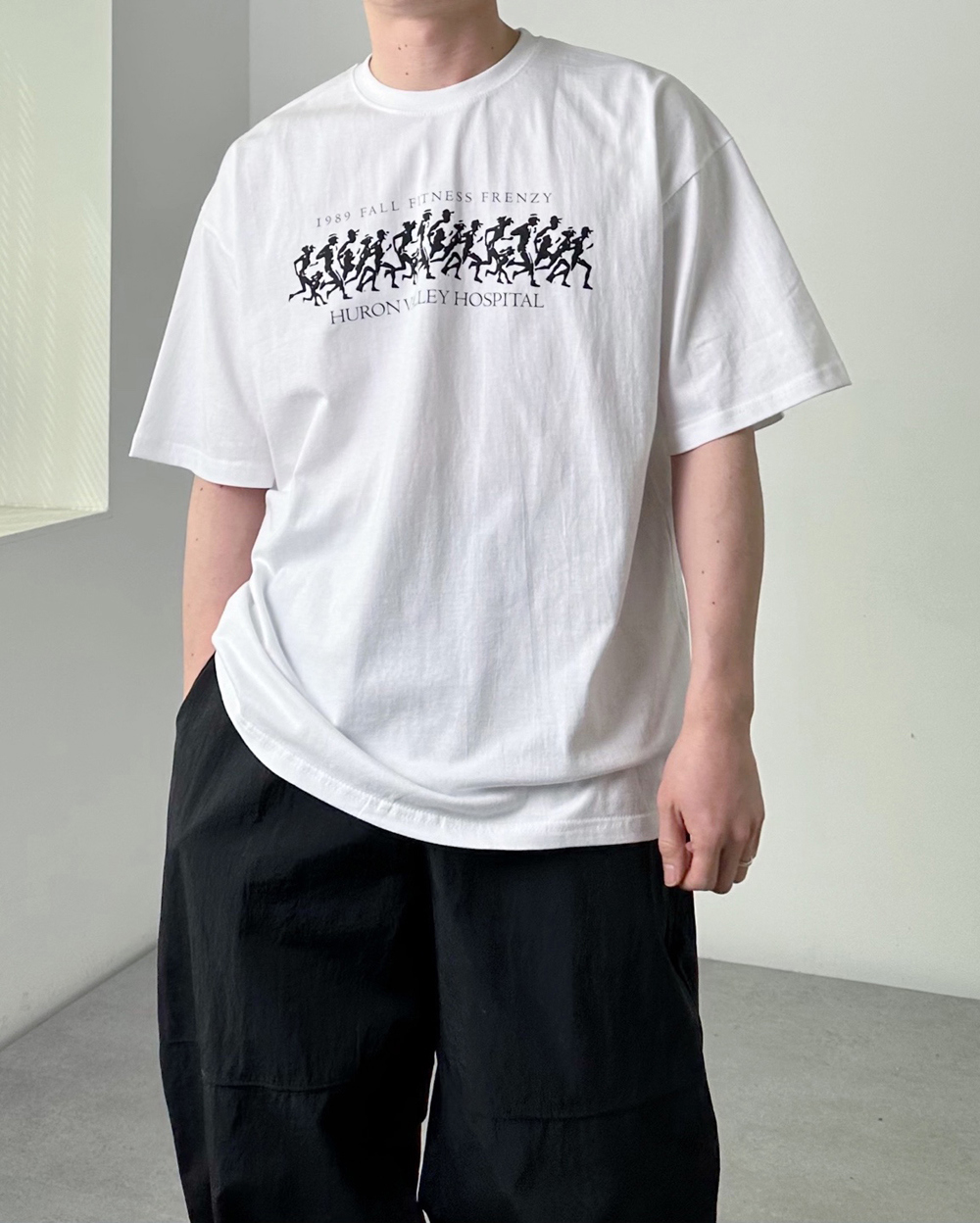 반팔 티셔츠 모델 착용 이미지-S12L2