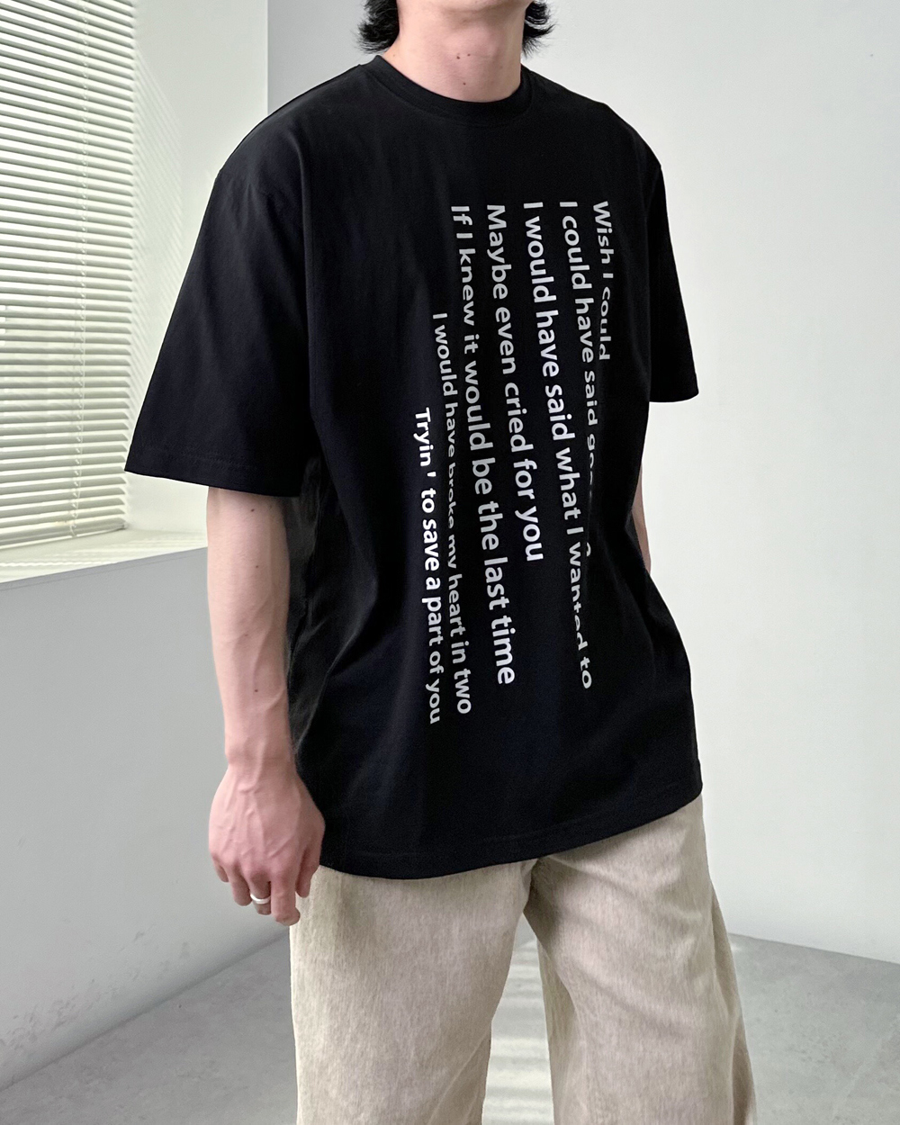 반팔 티셔츠 모델 착용 이미지-S3L16