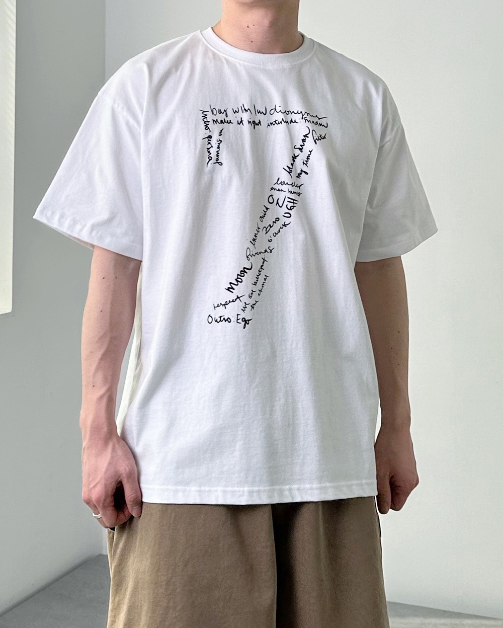 반팔 티셔츠 모델 착용 이미지-S12L14