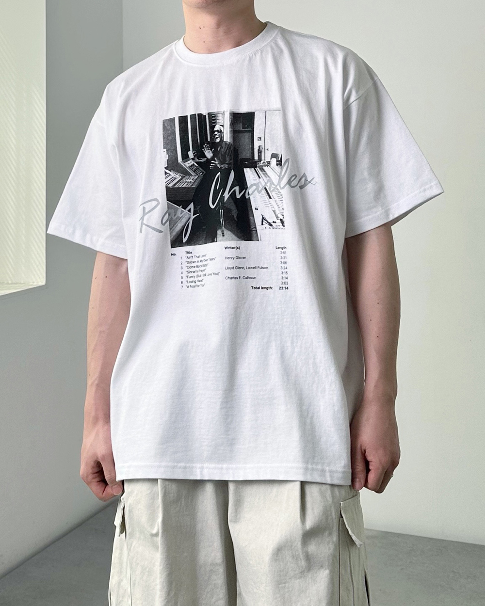 반팔 티셔츠 모델 착용 이미지-S12L11
