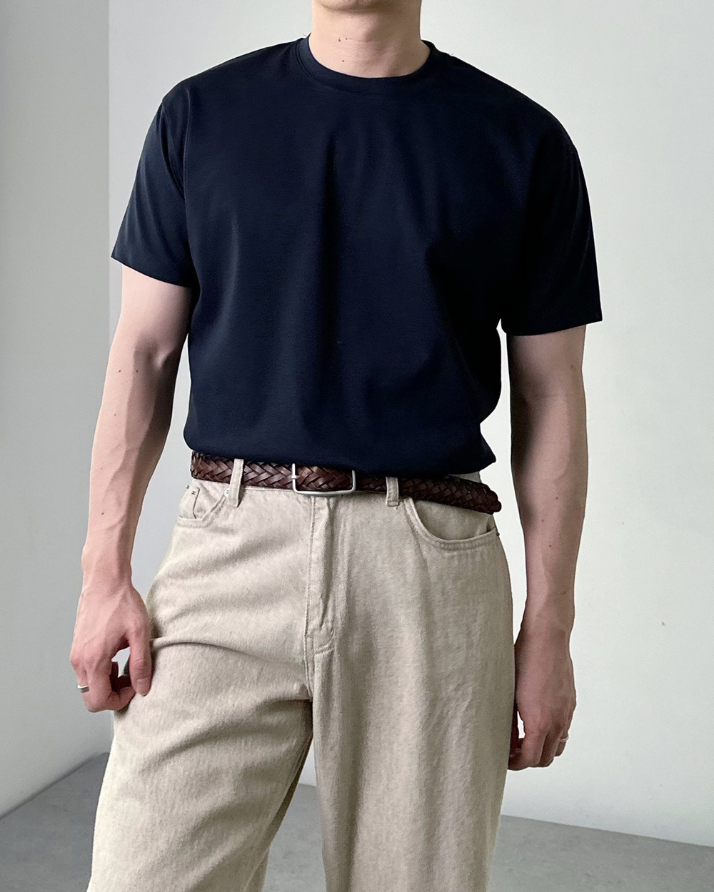 반팔 티셔츠 모델 착용 이미지-S16L37