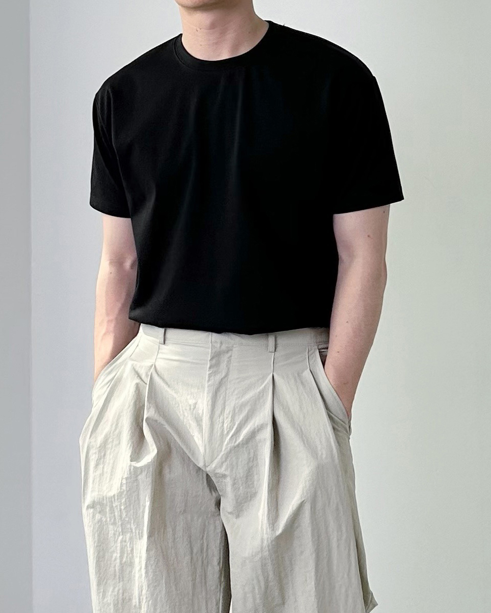 반팔 티셔츠 모델 착용 이미지-S16L54