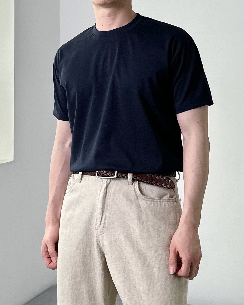 반팔 티셔츠 모델 착용 이미지-S16L45