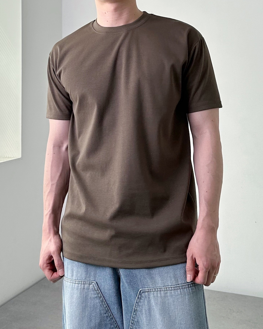 반팔 티셔츠 모델 착용 이미지-S16L28