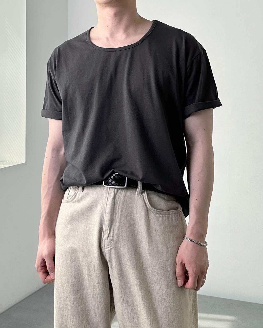 반팔 티셔츠 모델 착용 이미지-S16L4